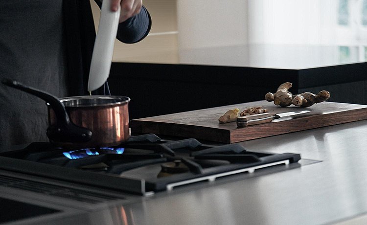 Work surface next to the stove. Link: Shape and space for ideal storage and preparation of dishes